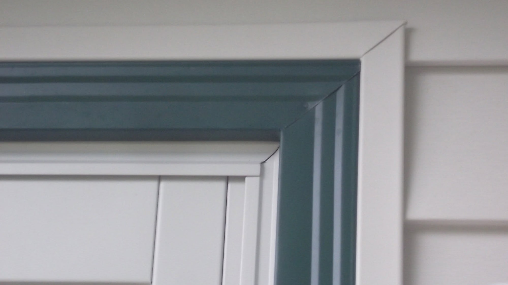 Why Custom-Bent Aluminum Is Better Than Making Stock Trim Fit